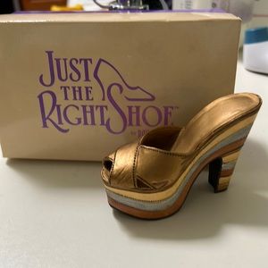 Raine Just the Right Shoe (Magnetic Allure)